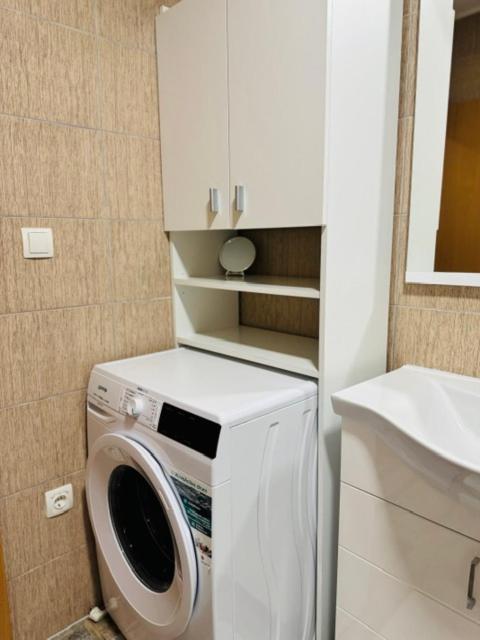 Apartments Paradise Licko Petrovo Selo Exterior photo