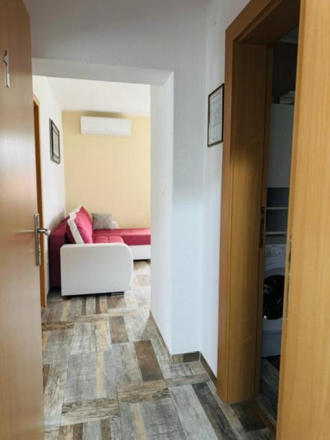 Apartments Paradise Licko Petrovo Selo Exterior photo