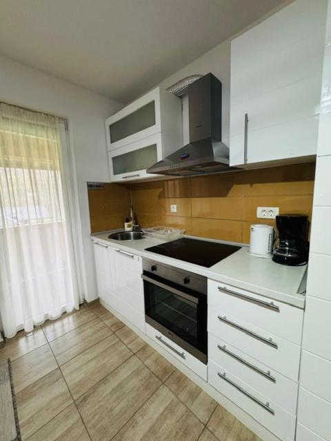 Apartments Paradise Licko Petrovo Selo Exterior photo