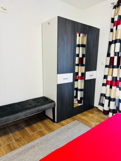 Apartments Paradise Licko Petrovo Selo Exterior photo