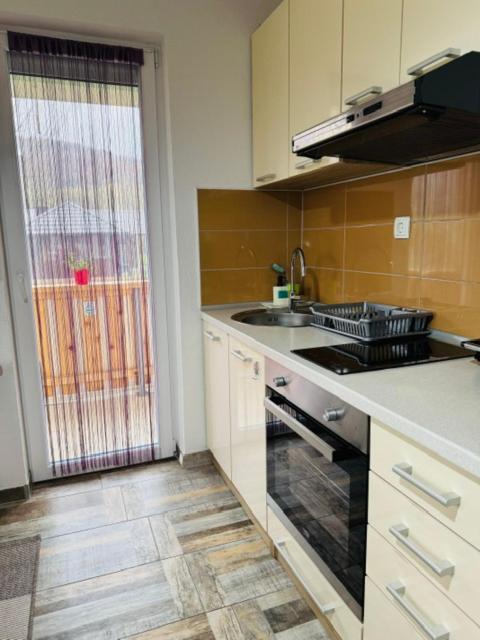Apartments Paradise Licko Petrovo Selo Exterior photo