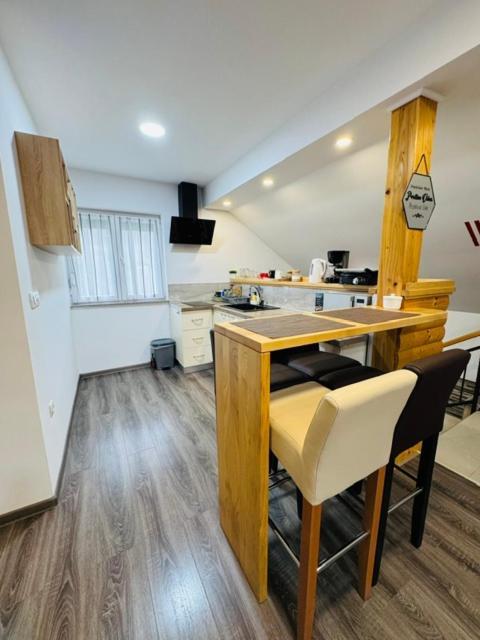 Apartments Paradise Licko Petrovo Selo Exterior photo