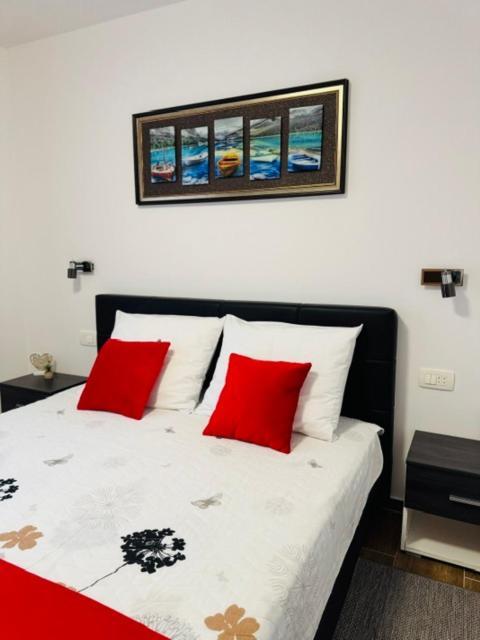 Apartments Paradise Licko Petrovo Selo Exterior photo